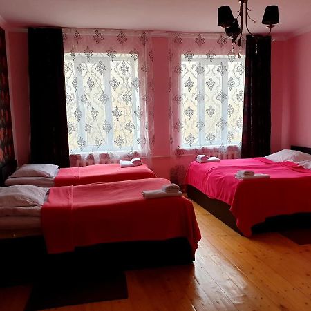 Red Stone Guest House Степанцмінда Екстер'єр фото