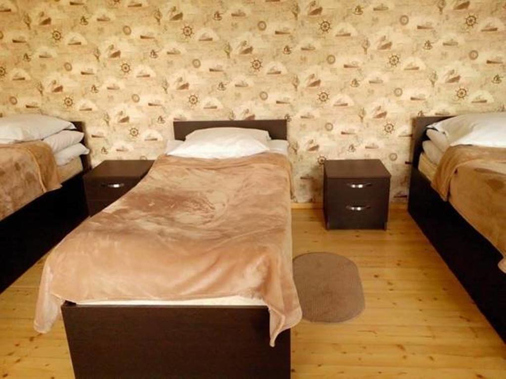 Red Stone Guest House Степанцмінда Екстер'єр фото