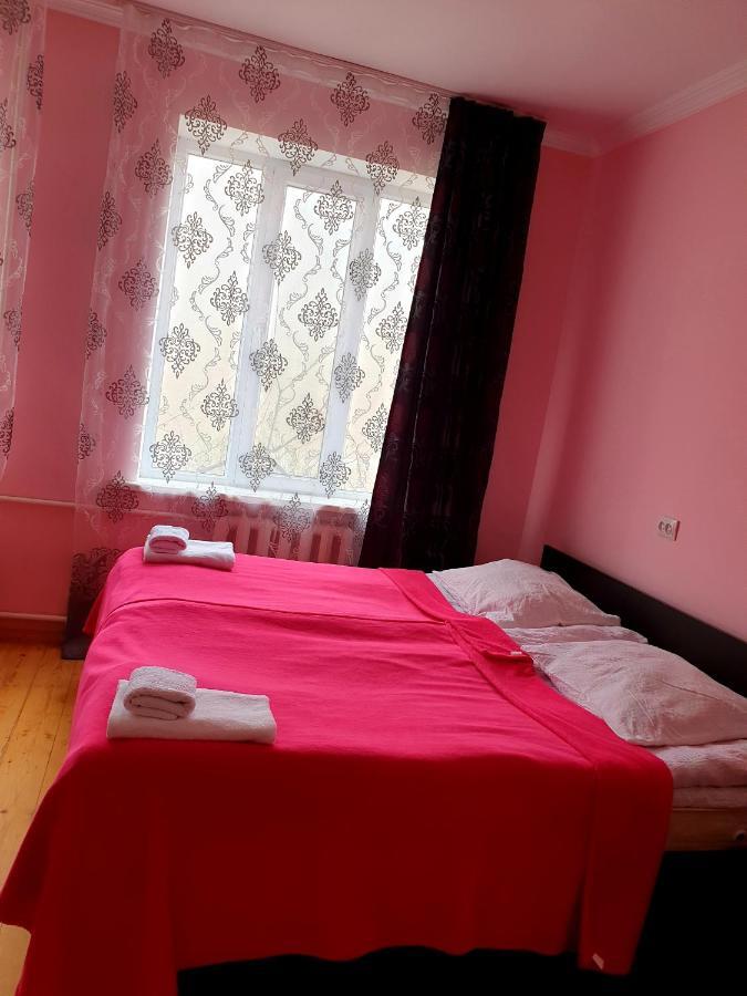 Red Stone Guest House Степанцмінда Екстер'єр фото